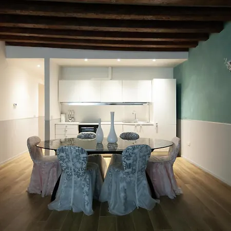 The Lovers' Loft Apartmán *
