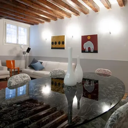 The Lovers' Loft * Benátky