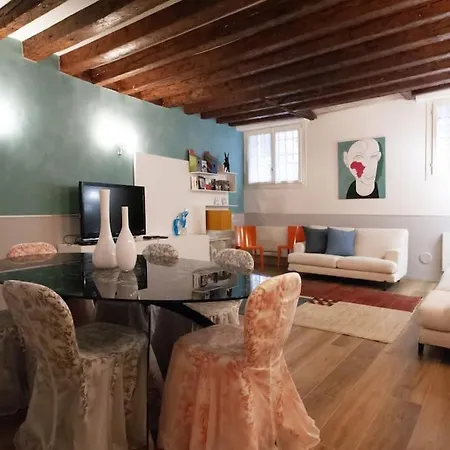The Lovers' Loft Apartman *